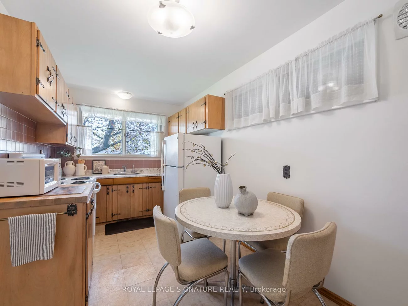 25, Stavely, Kennedy Park, Toronto
