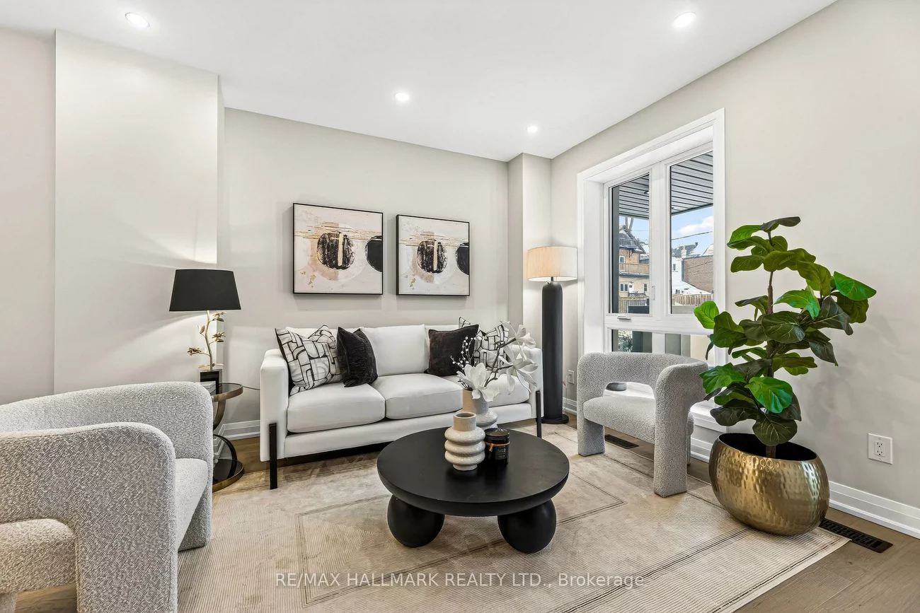 47, Harcourt, North Riverdale, Toronto