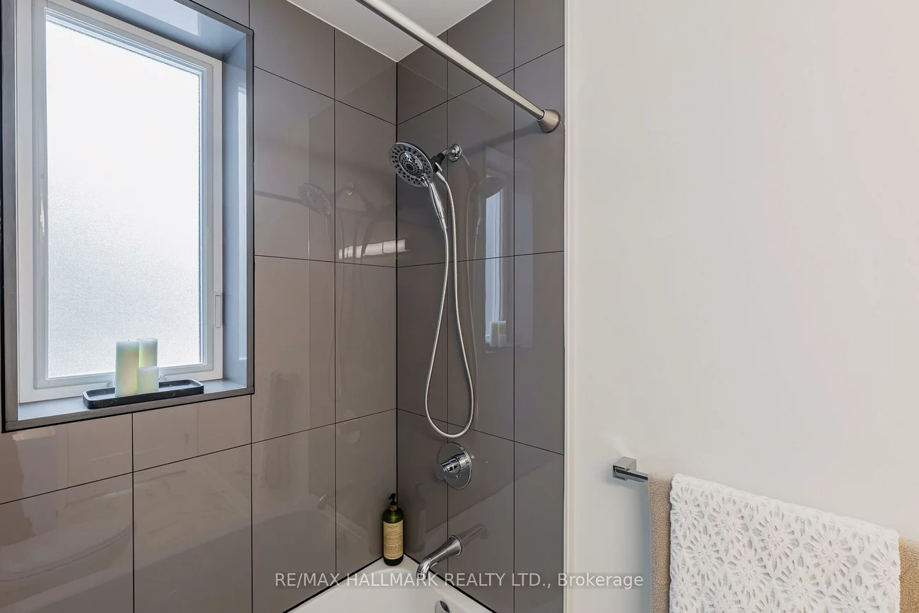 47, Harcourt, North Riverdale, Toronto