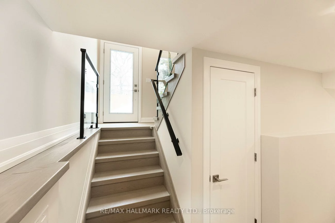 47, Harcourt, North Riverdale, Toronto