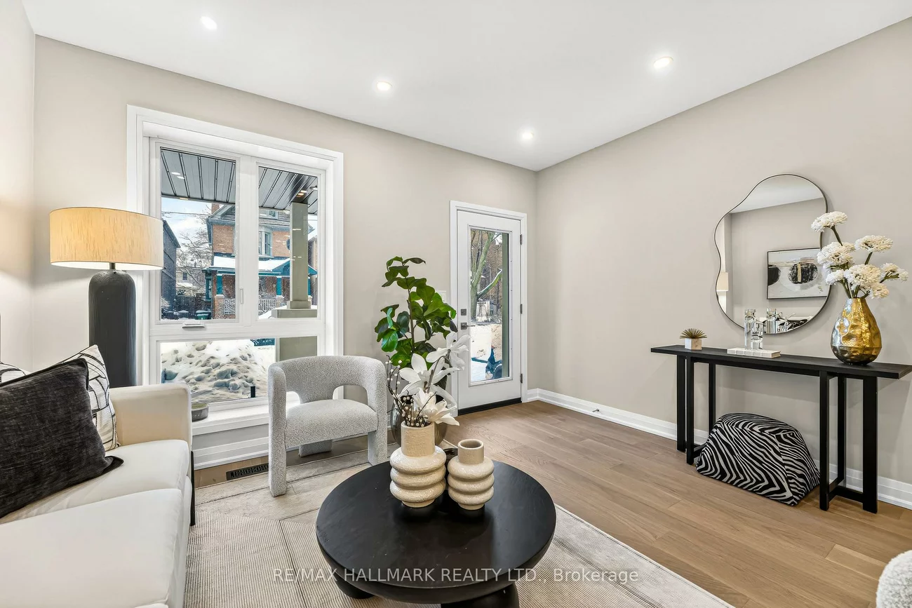 47, Harcourt, North Riverdale, Toronto