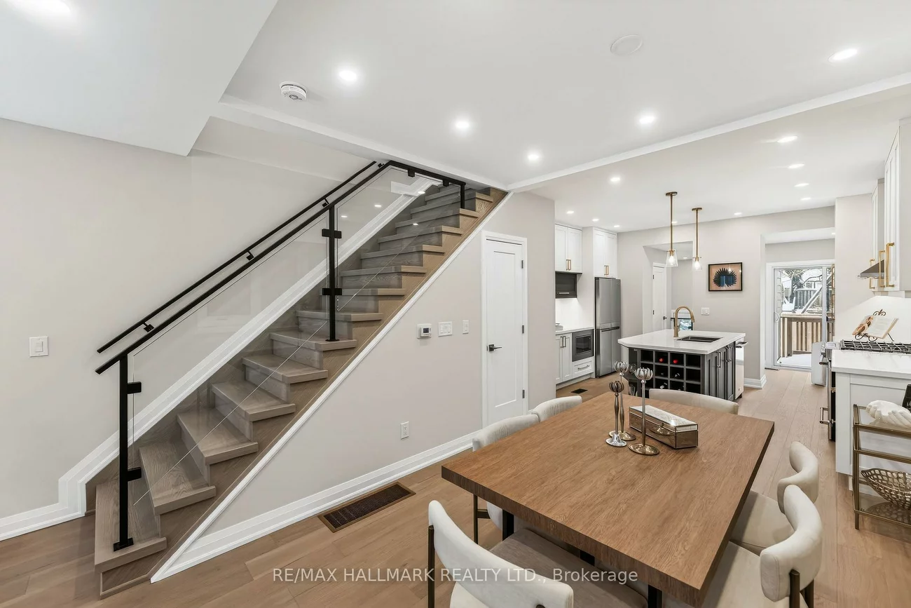 47, Harcourt, North Riverdale, Toronto