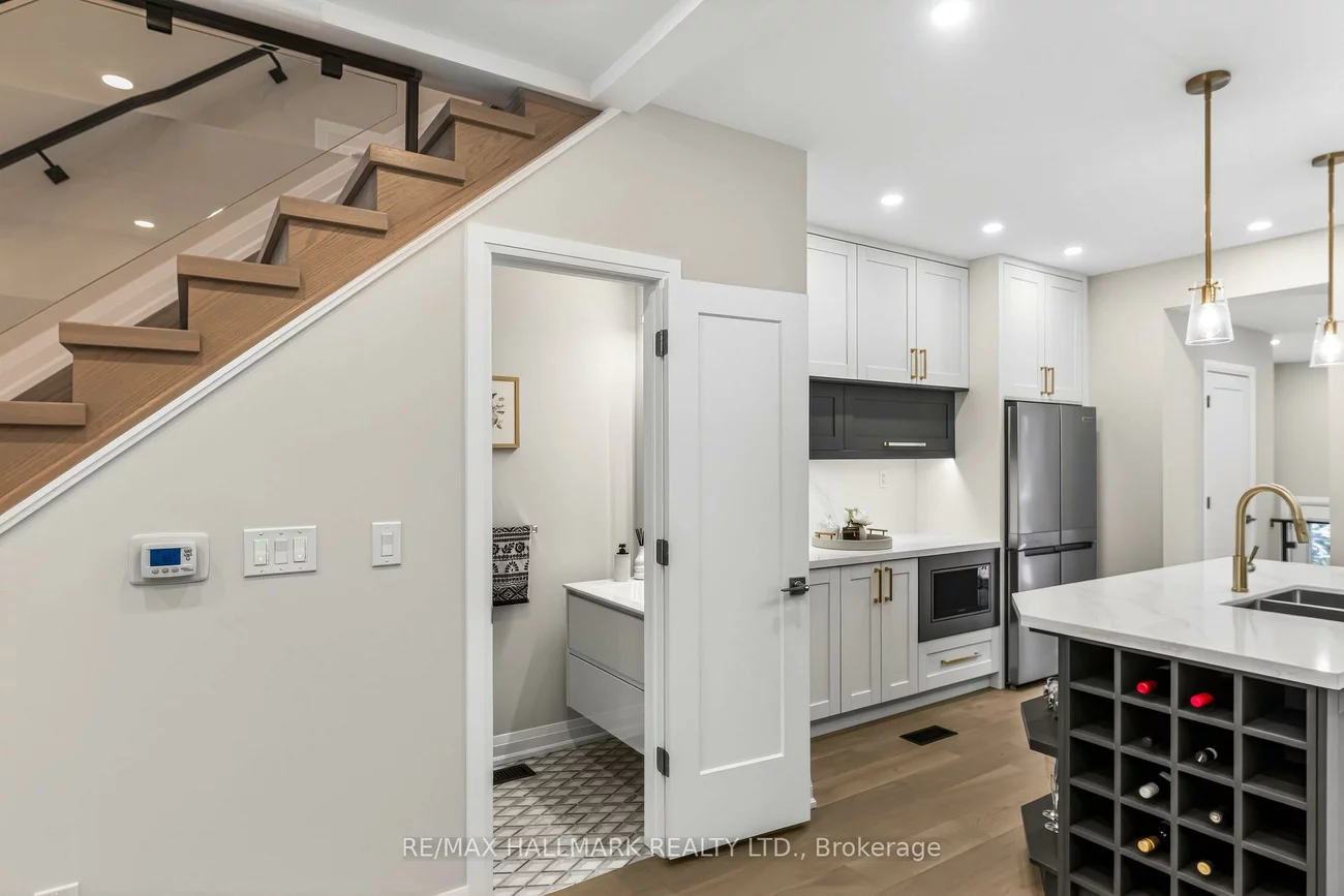 47, Harcourt, North Riverdale, Toronto