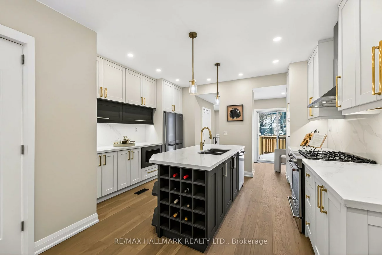 47, Harcourt, North Riverdale, Toronto