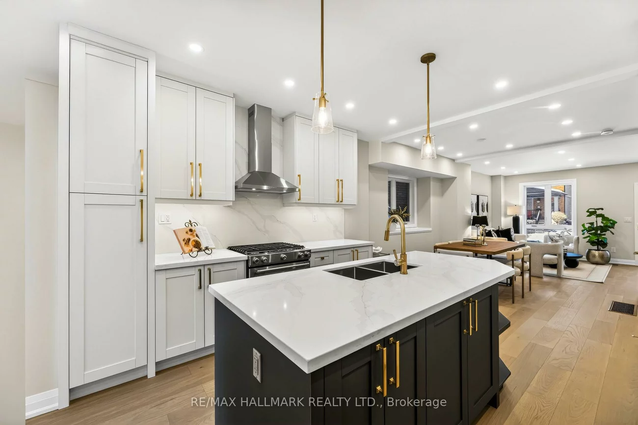47, Harcourt, North Riverdale, Toronto