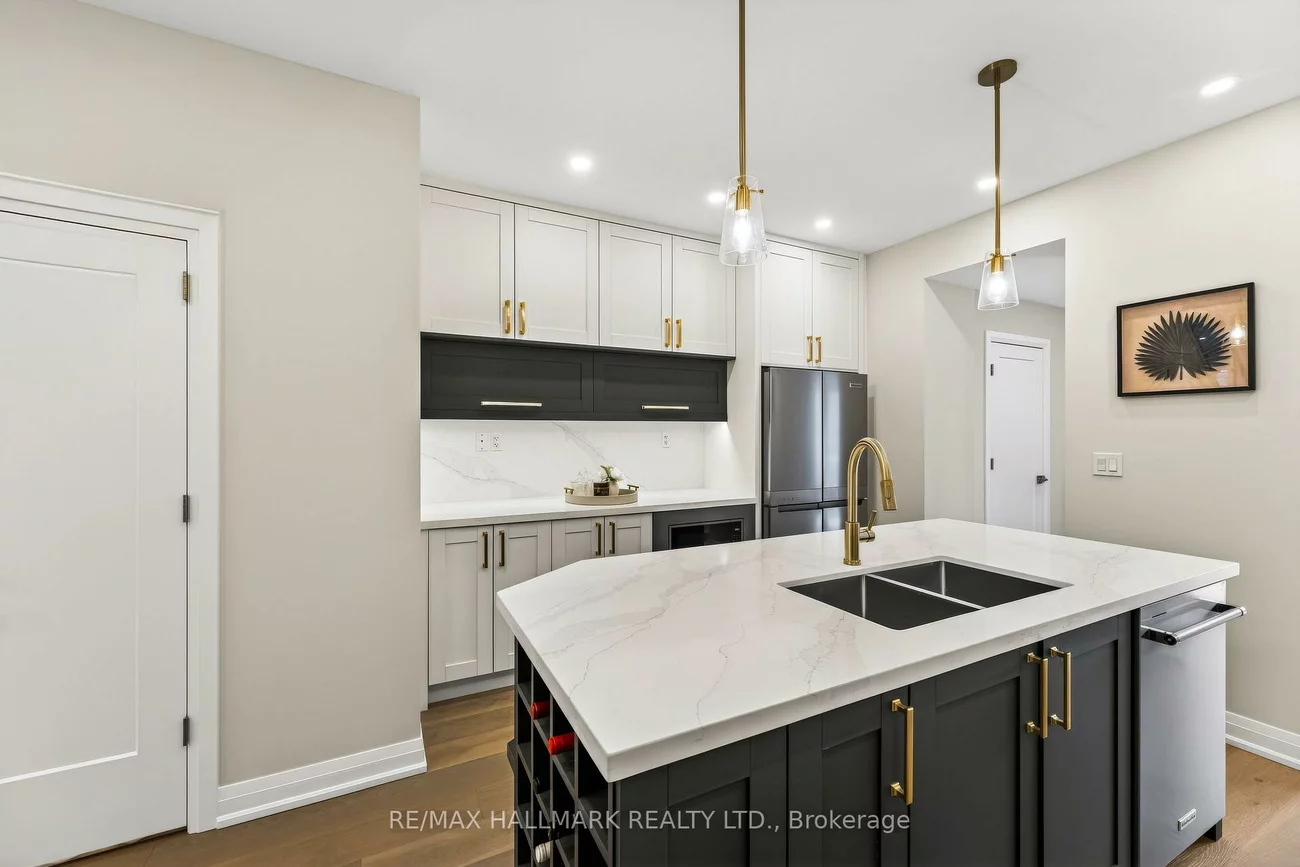 47, Harcourt, North Riverdale, Toronto