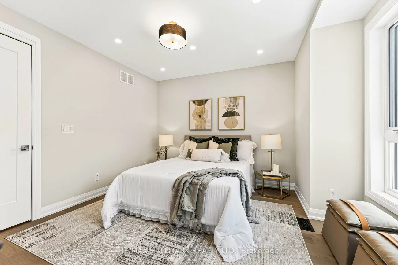 47, Harcourt, North Riverdale, Toronto