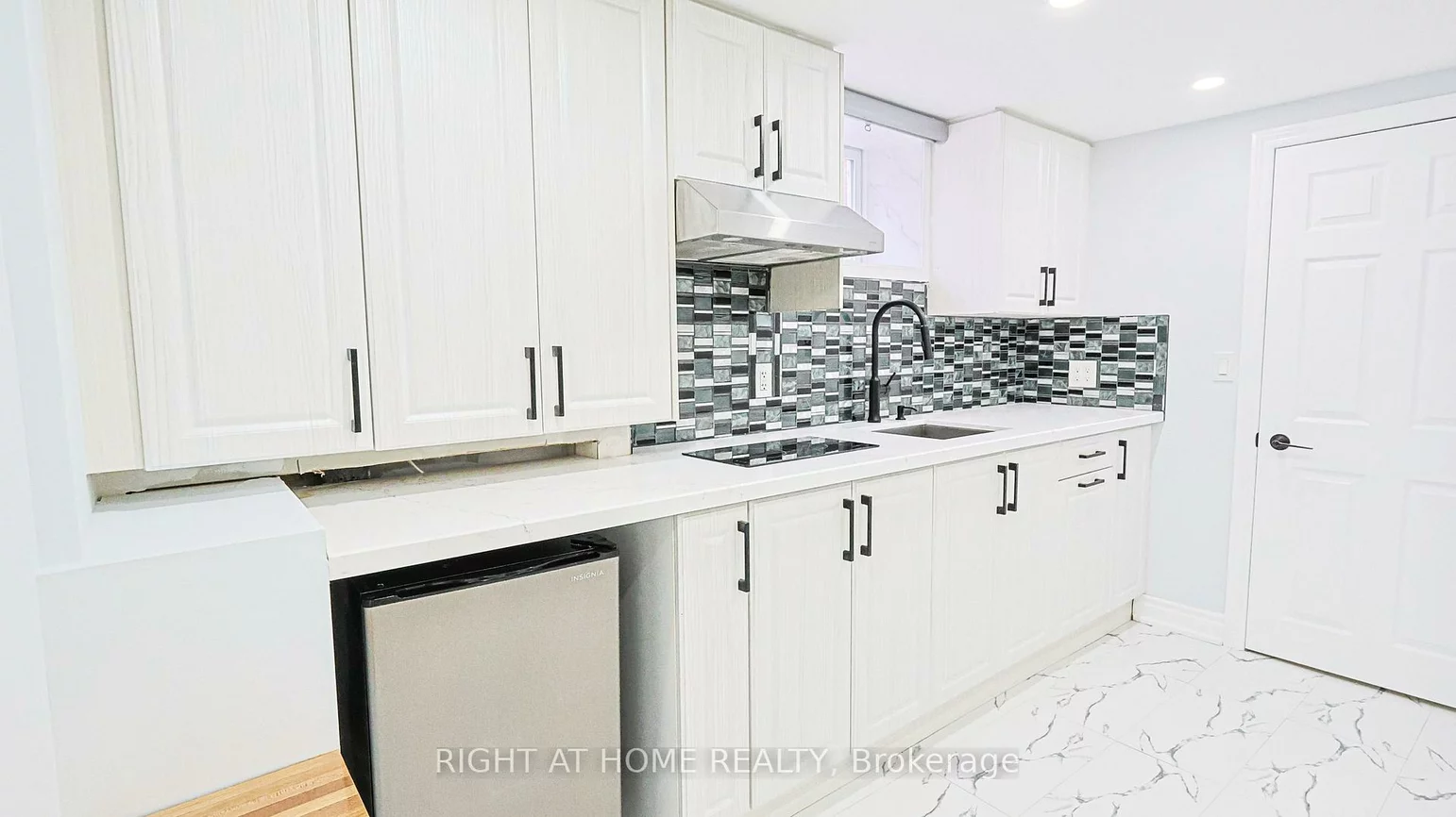 150, Tower, Wexford-Maryvale, Toronto