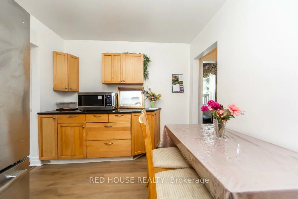 40, North Woodrow, Clairlea-Birchmount, Toronto