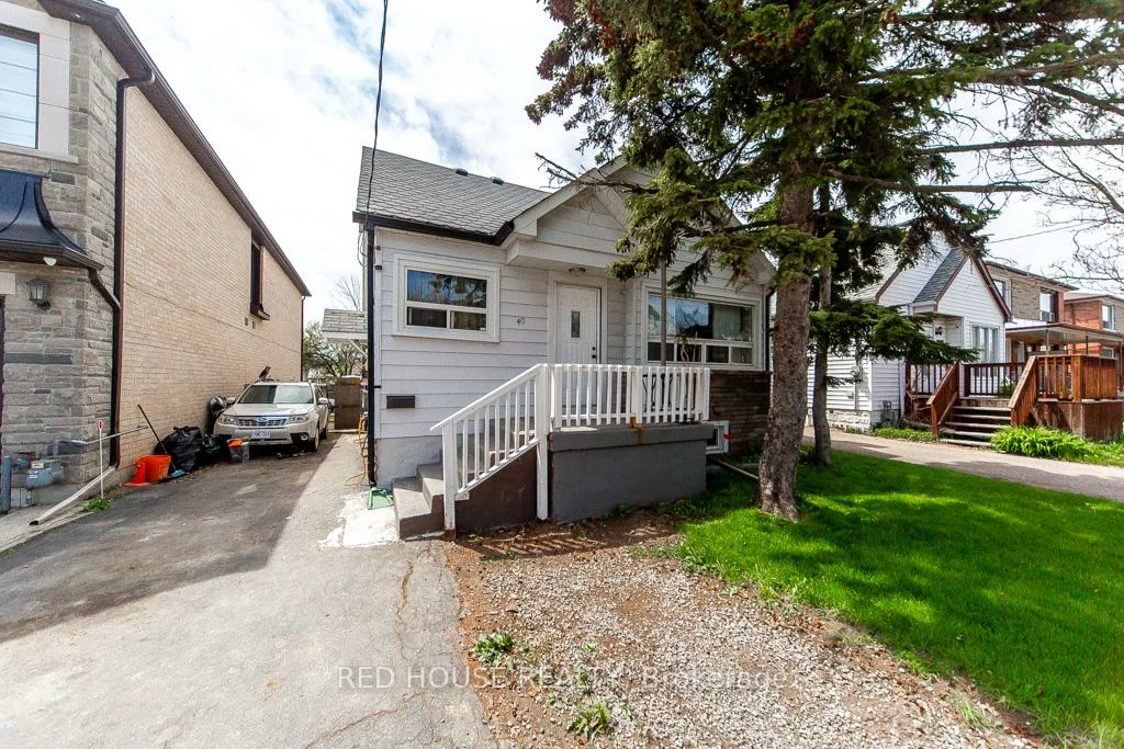 40, North Woodrow, Clairlea-Birchmount, Toronto