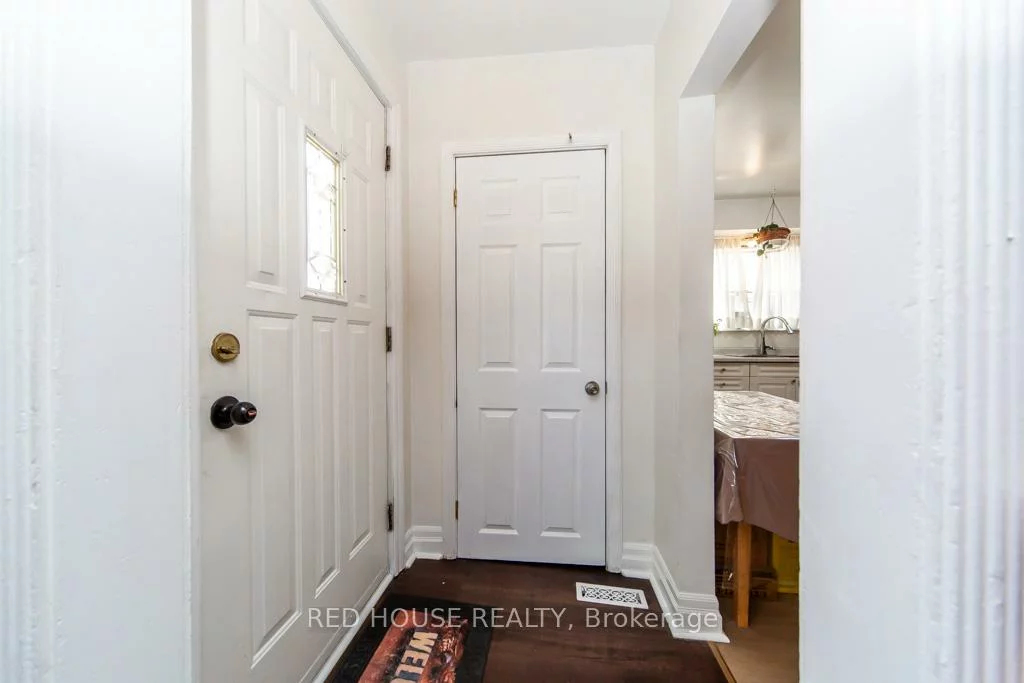 40, North Woodrow, Clairlea-Birchmount, Toronto