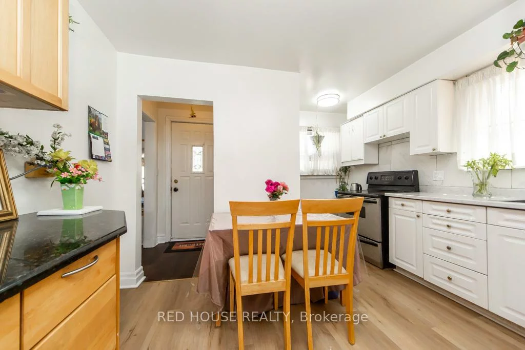 40, North Woodrow, Clairlea-Birchmount, Toronto