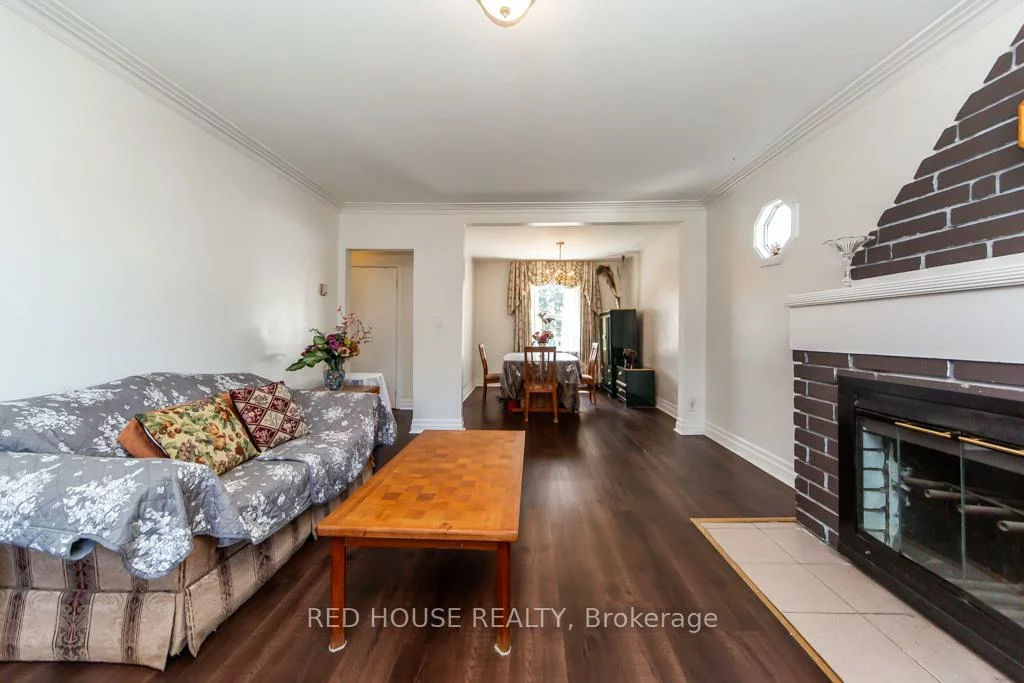 40, North Woodrow, Clairlea-Birchmount, Toronto
