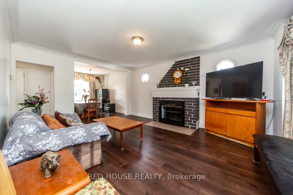 40, North Woodrow, Clairlea-Birchmount, Toronto