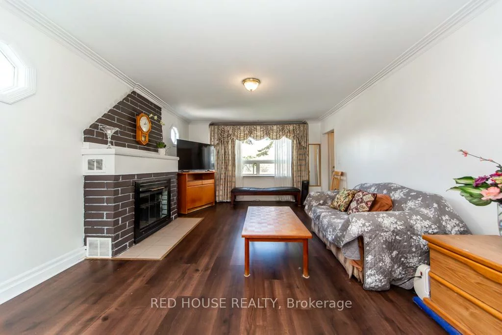 40, North Woodrow, Clairlea-Birchmount, Toronto