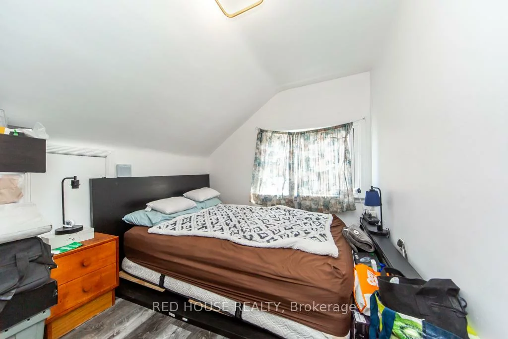 40, North Woodrow, Clairlea-Birchmount, Toronto