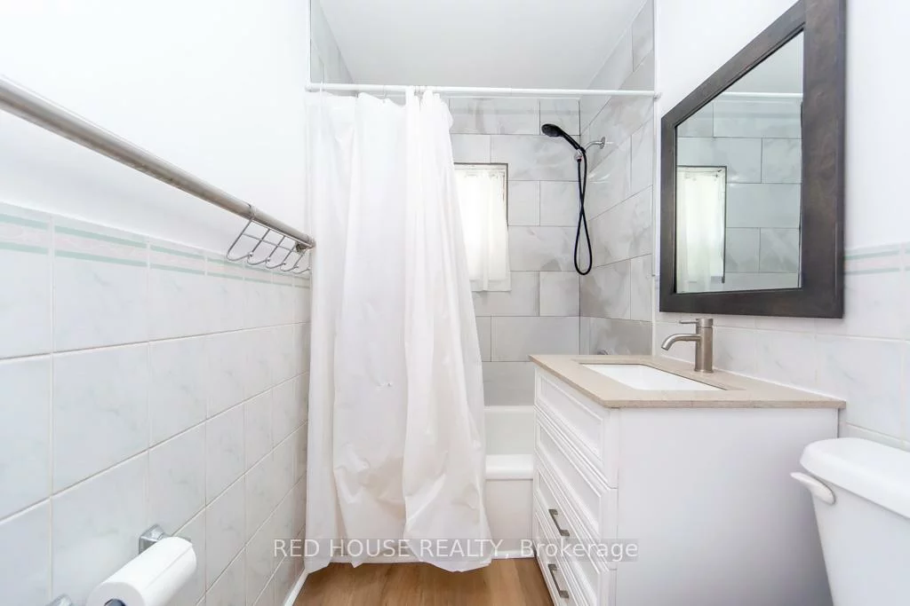 40, North Woodrow, Clairlea-Birchmount, Toronto