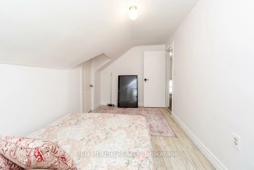 40, North Woodrow, Clairlea-Birchmount, Toronto