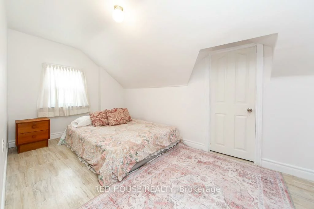 40, North Woodrow, Clairlea-Birchmount, Toronto