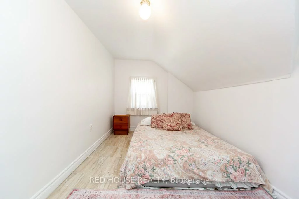 40, North Woodrow, Clairlea-Birchmount, Toronto