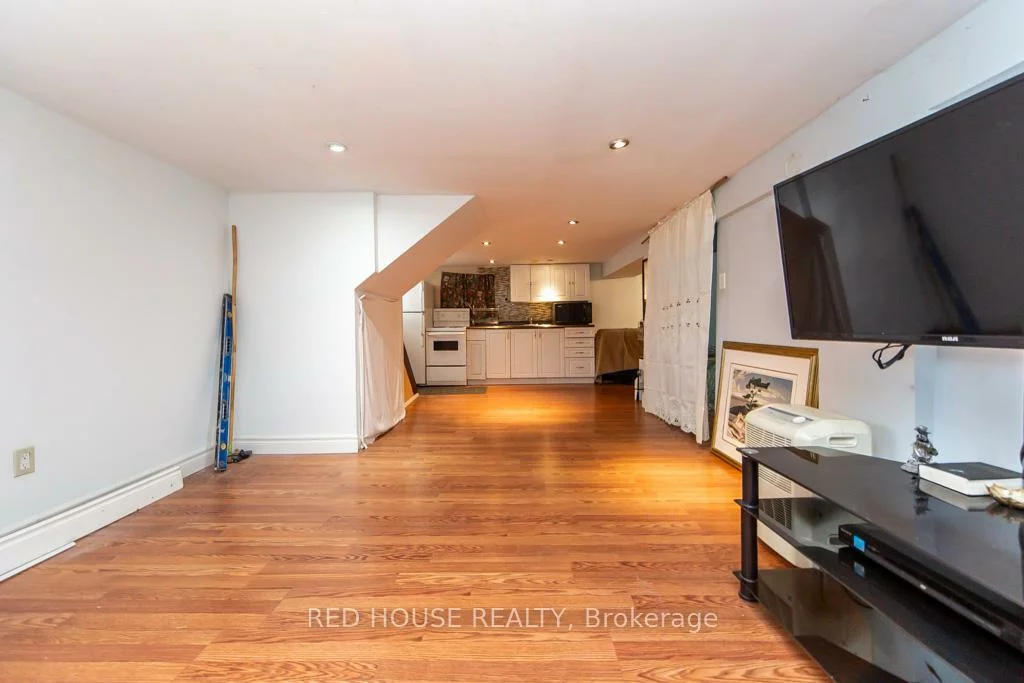 40, North Woodrow, Clairlea-Birchmount, Toronto