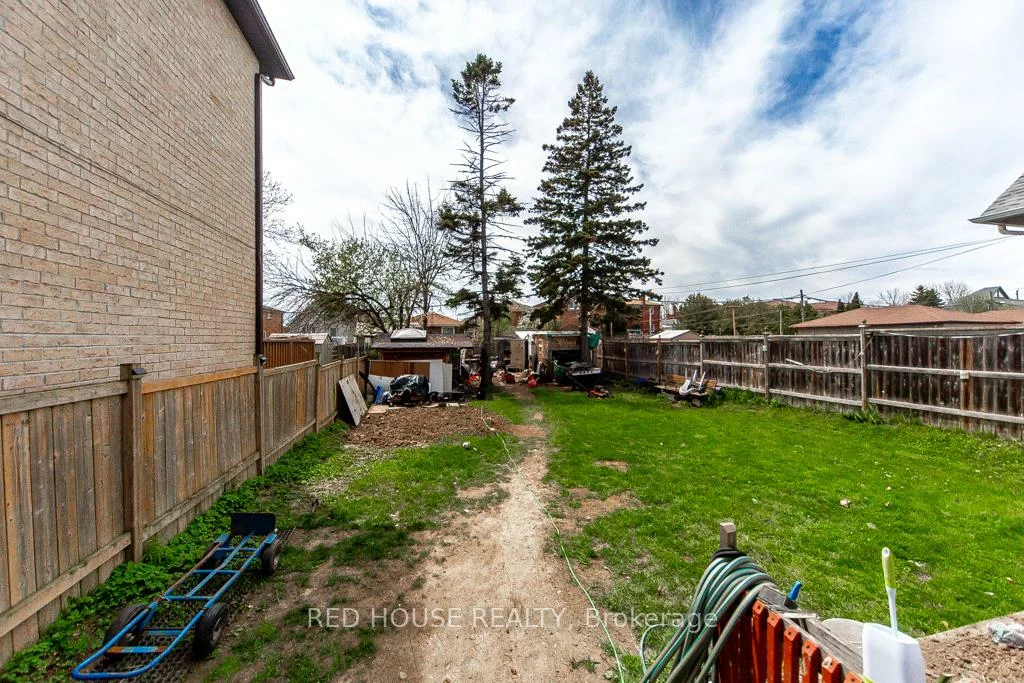 40, North Woodrow, Clairlea-Birchmount, Toronto