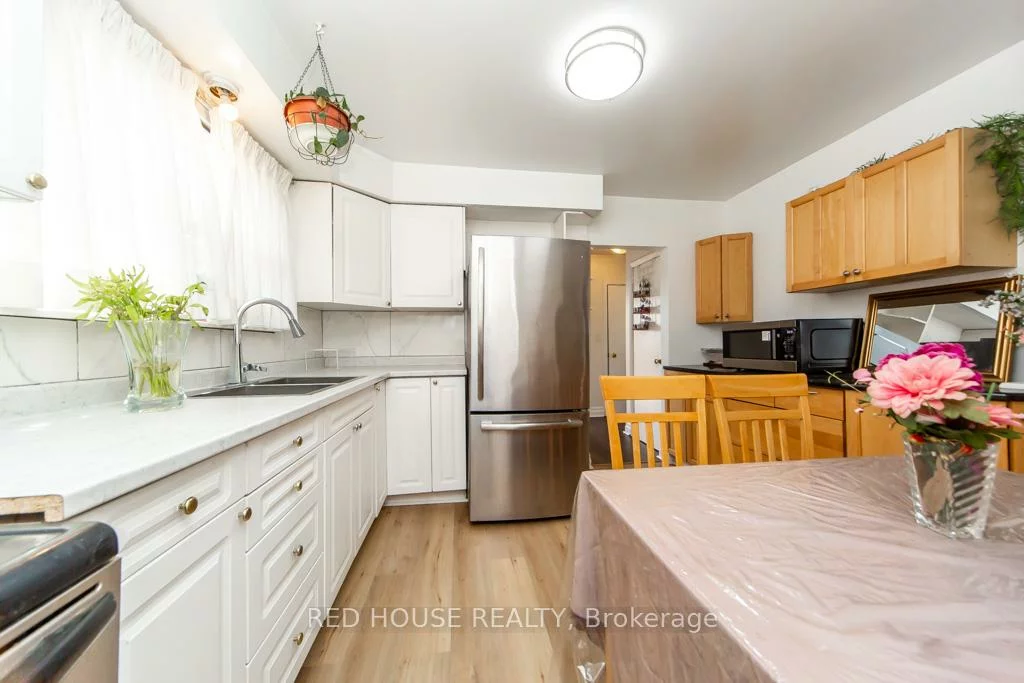 40, North Woodrow, Clairlea-Birchmount, Toronto