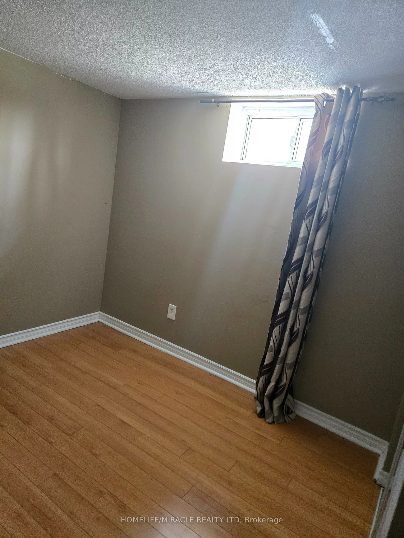 25, Chandler, Woburn, Toronto