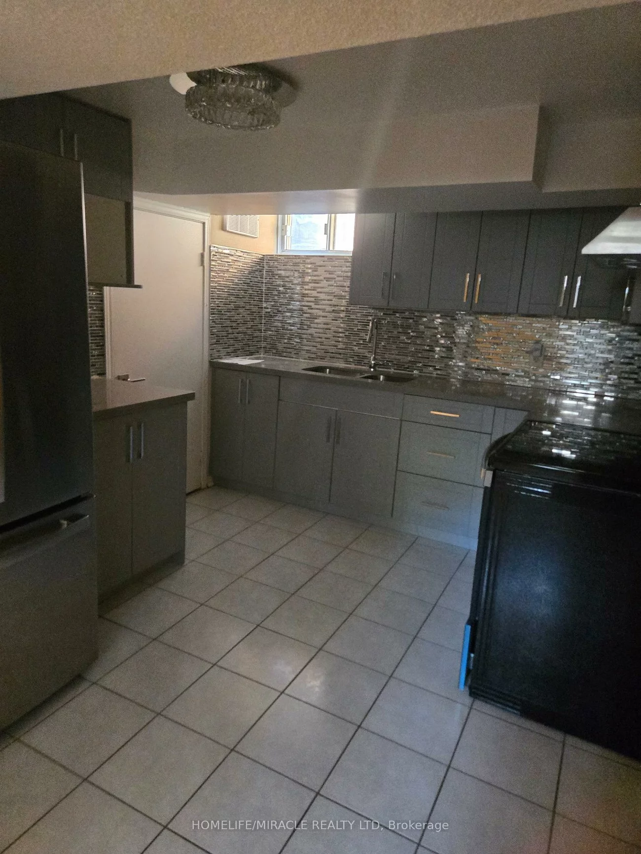 25, Chandler, Woburn, Toronto