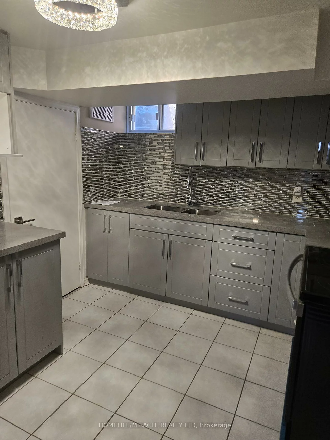 25, Chandler, Woburn, Toronto