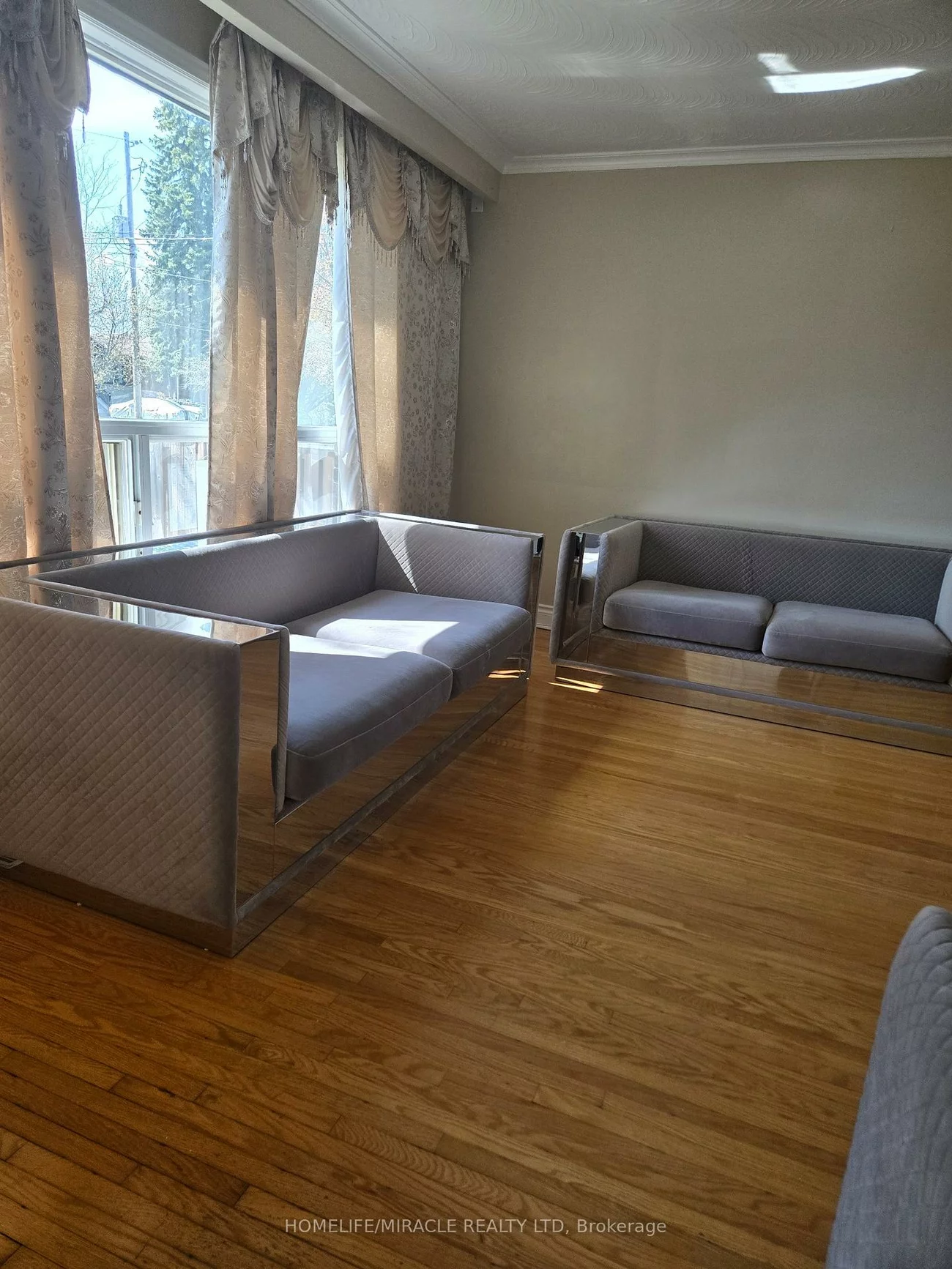 25, Chandler, Woburn, Toronto