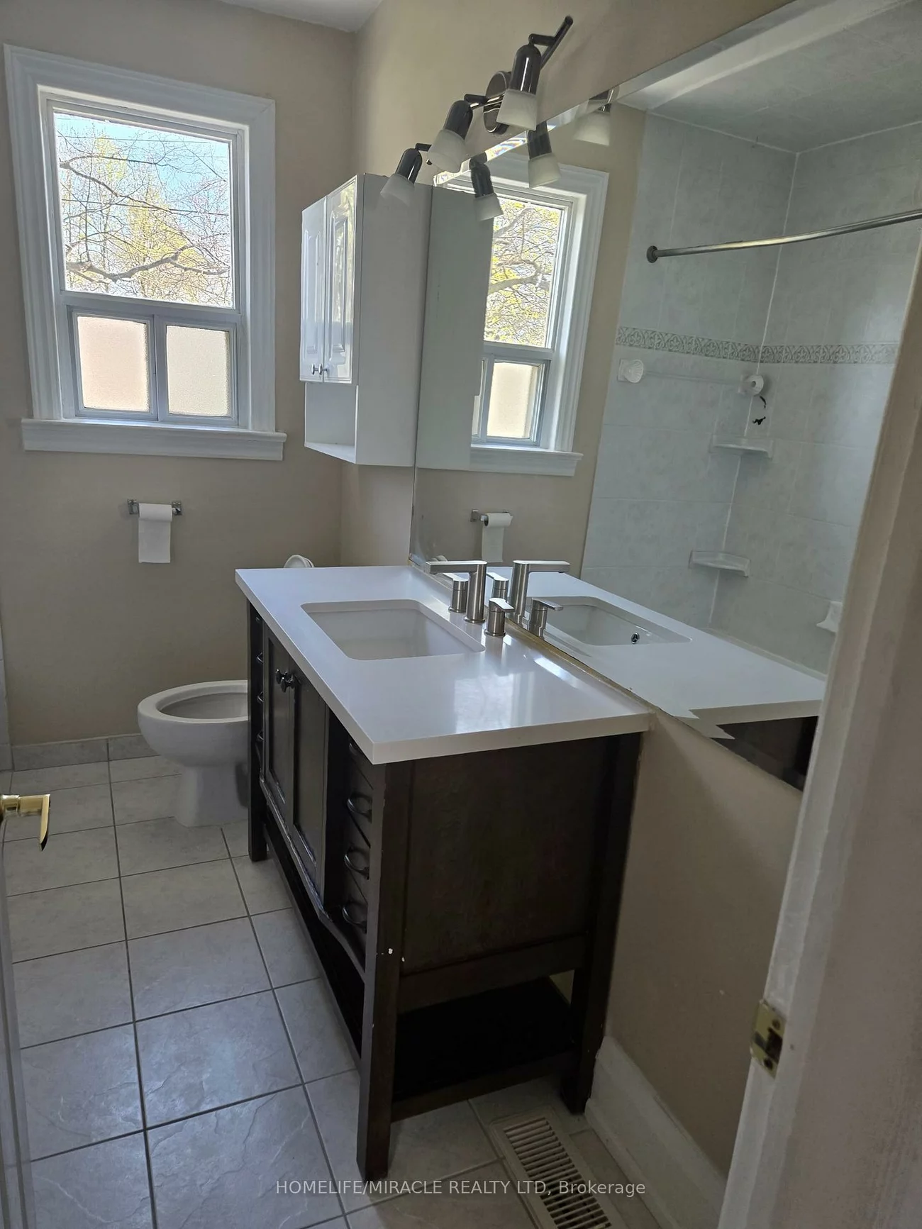 25, Chandler, Woburn, Toronto