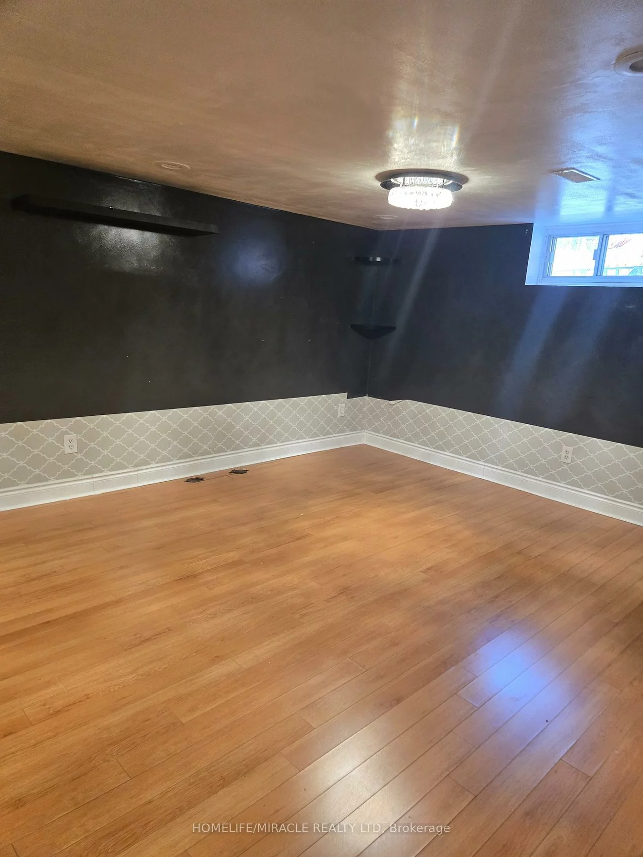 25, Chandler, Woburn, Toronto