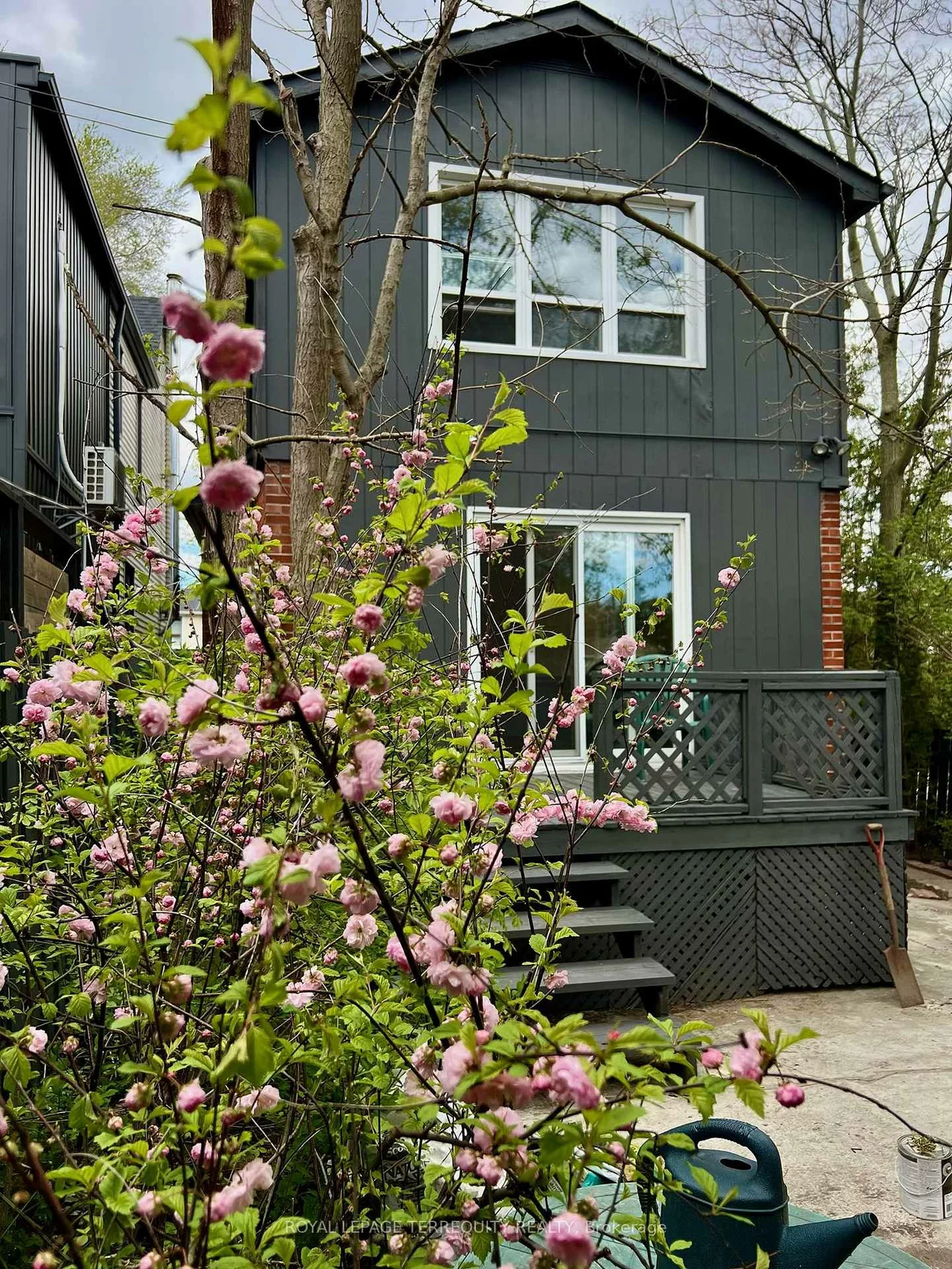 57, Queensdale, Danforth Village-East York, Toronto