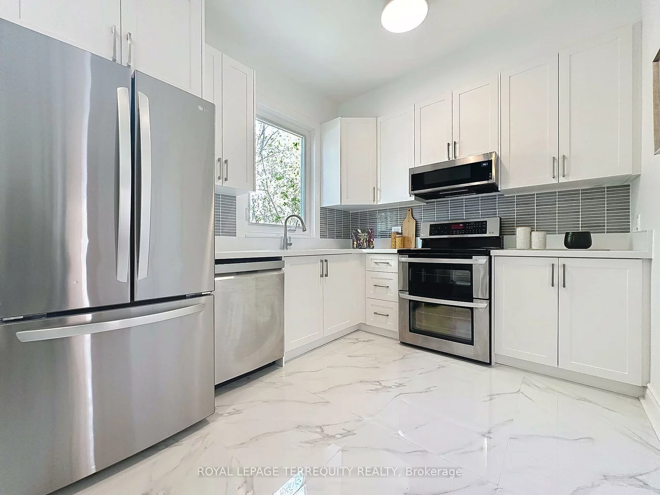 57, Queensdale, Danforth Village-East York, Toronto