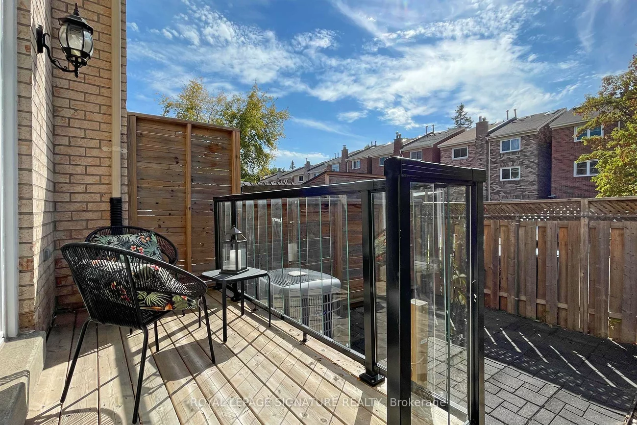 36, Lount, Greenwood-Coxwell, Toronto