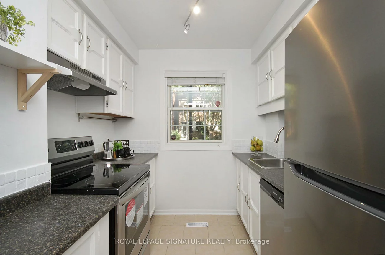 36, Lount, Greenwood-Coxwell, Toronto