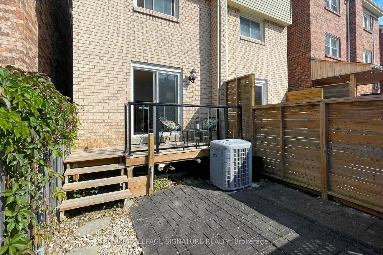 36, Lount, Greenwood-Coxwell, Toronto