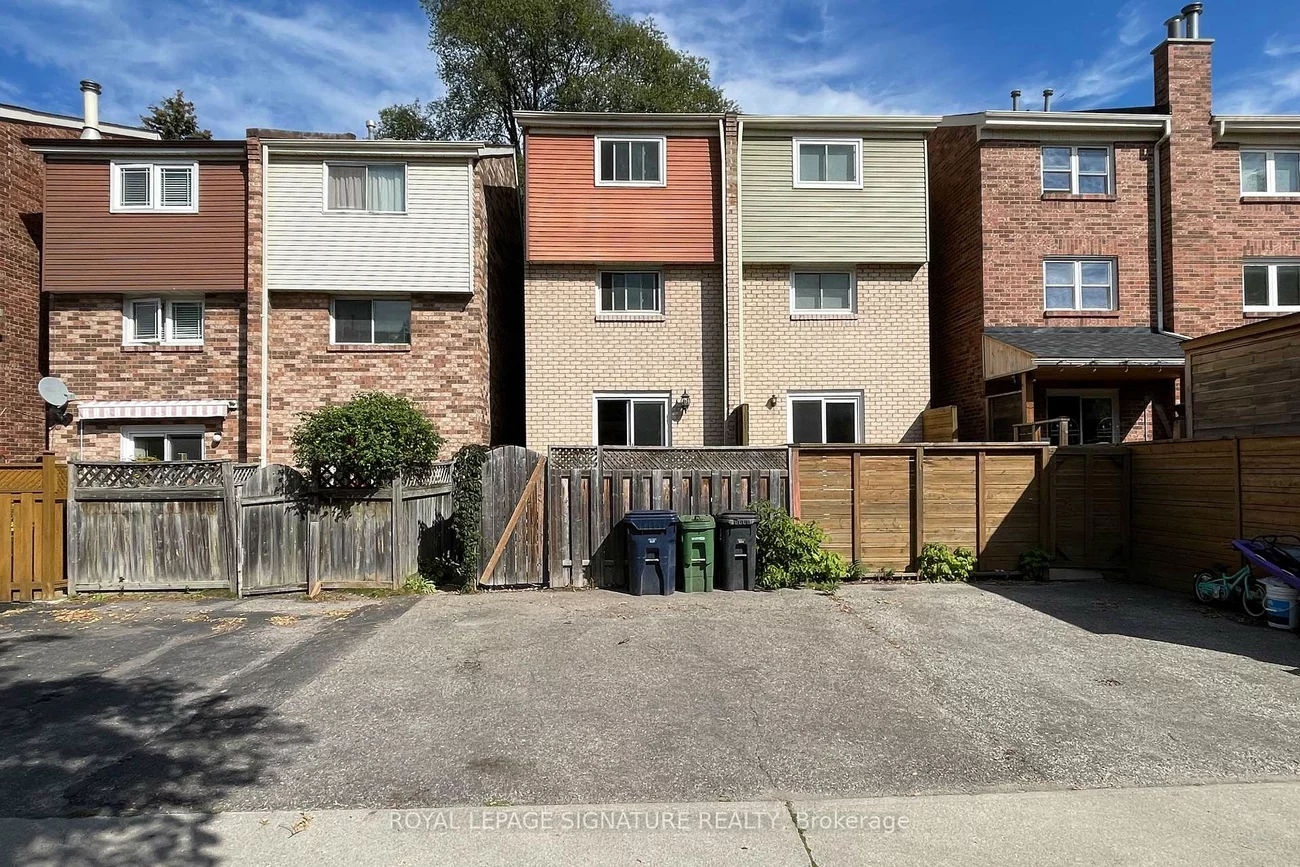 36, Lount, Greenwood-Coxwell, Toronto