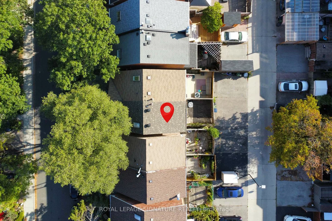 36, Lount, Greenwood-Coxwell, Toronto