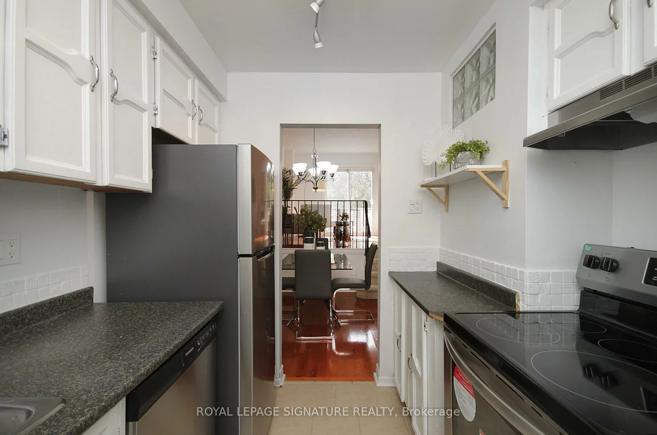 36, Lount, Greenwood-Coxwell, Toronto
