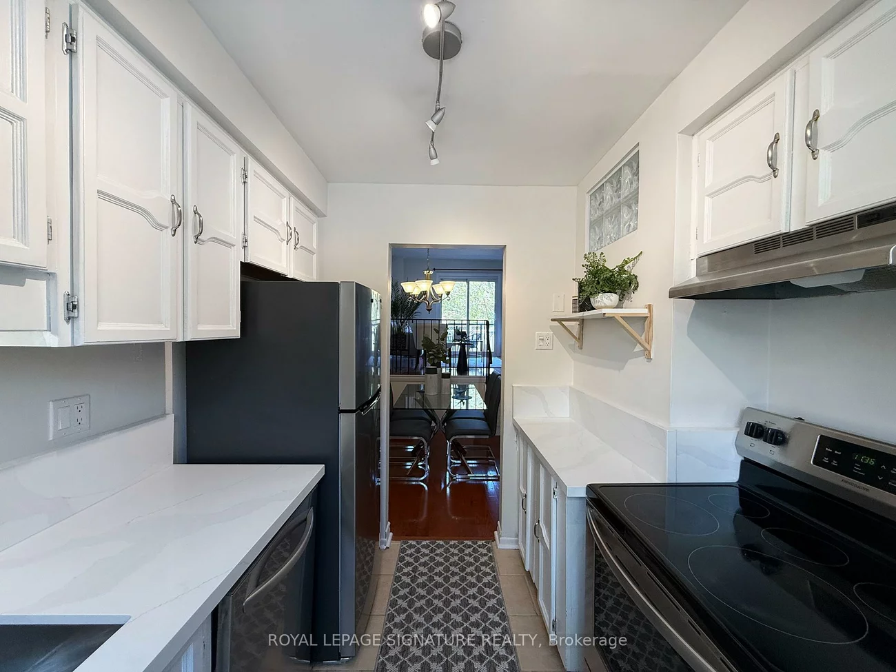36, Lount, Greenwood-Coxwell, Toronto