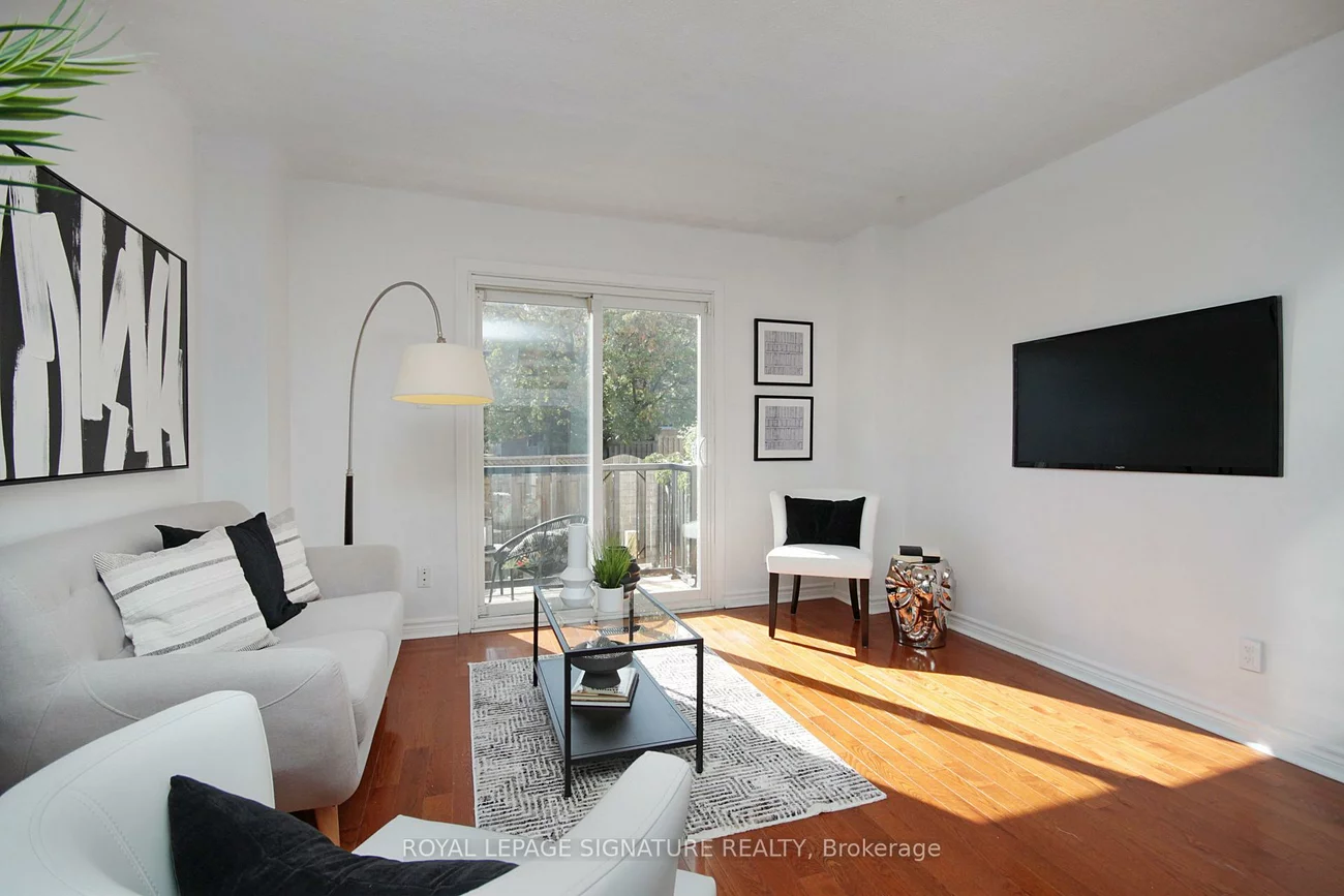 36, Lount, Greenwood-Coxwell, Toronto