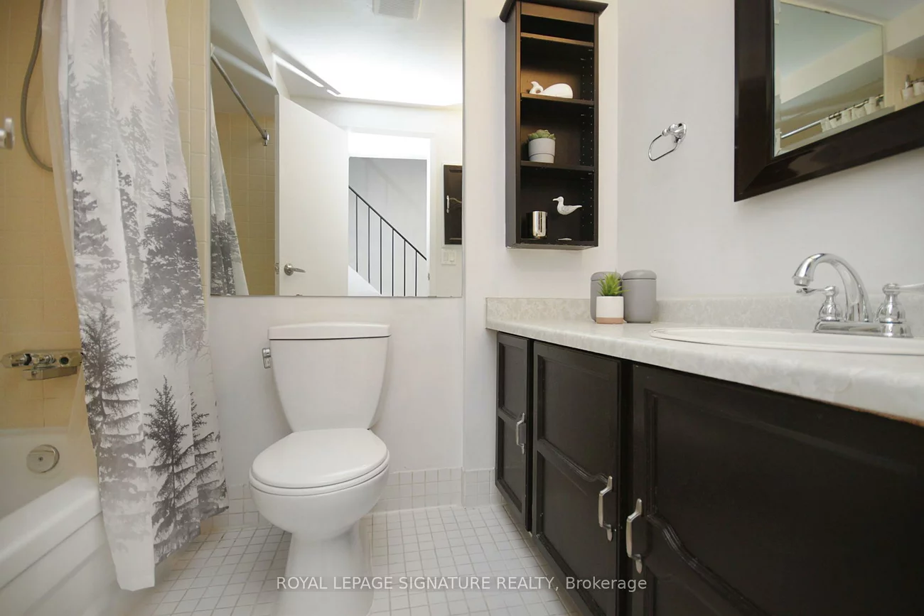 36, Lount, Greenwood-Coxwell, Toronto