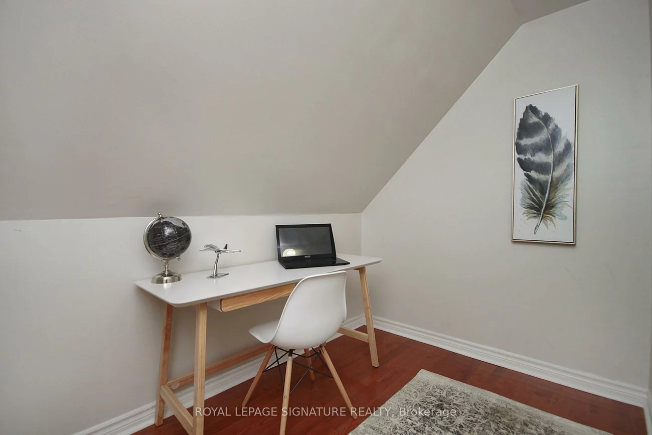 36, Lount, Greenwood-Coxwell, Toronto