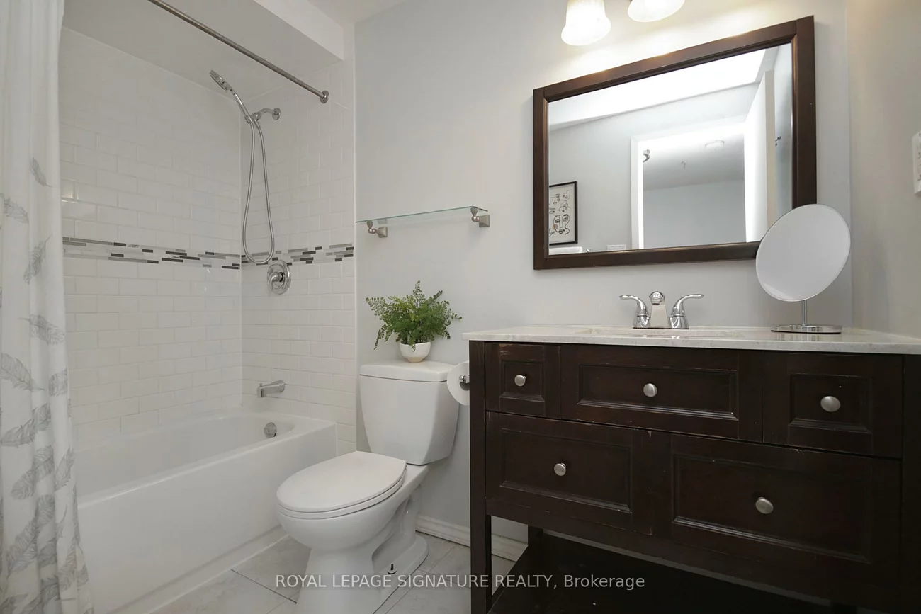 36, Lount, Greenwood-Coxwell, Toronto