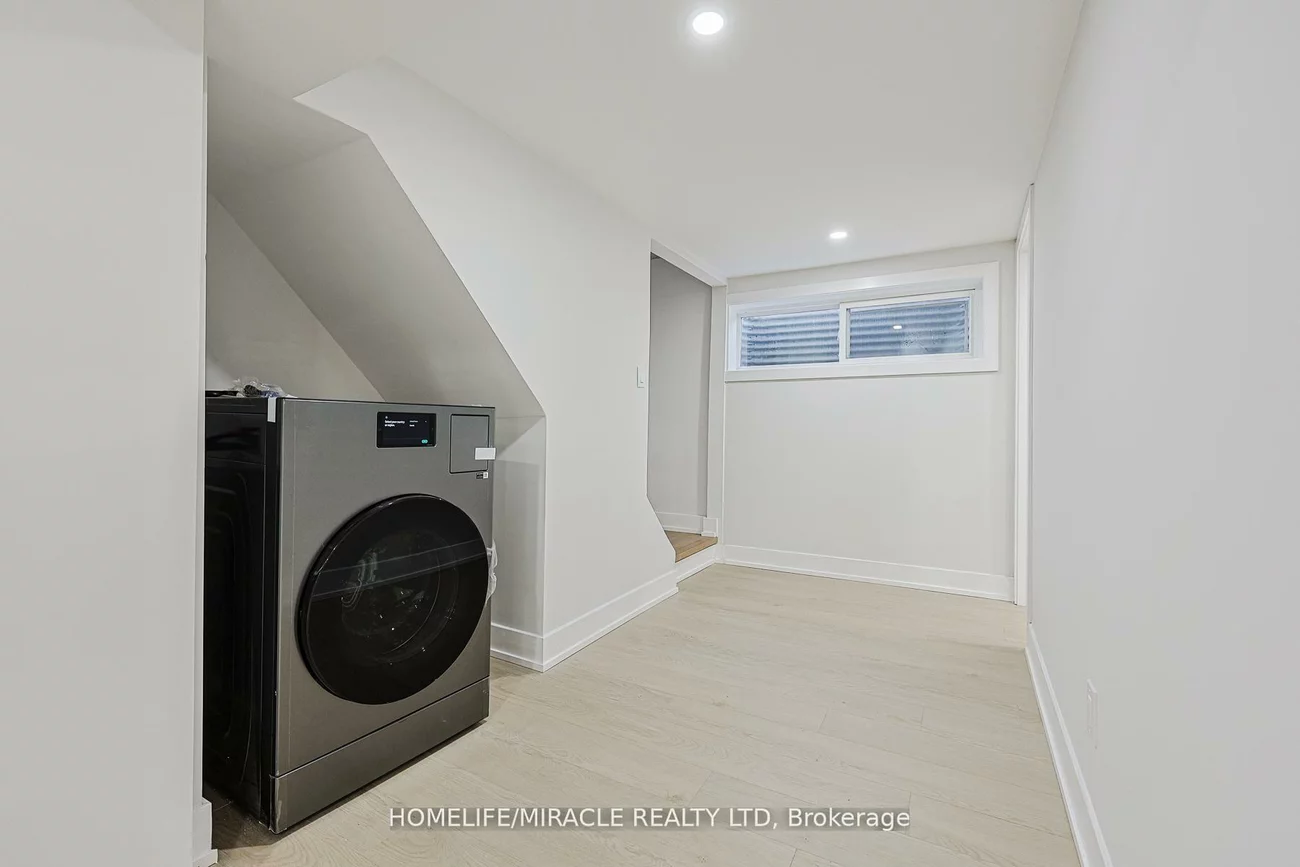 22, Arnprior, Bendale, Toronto