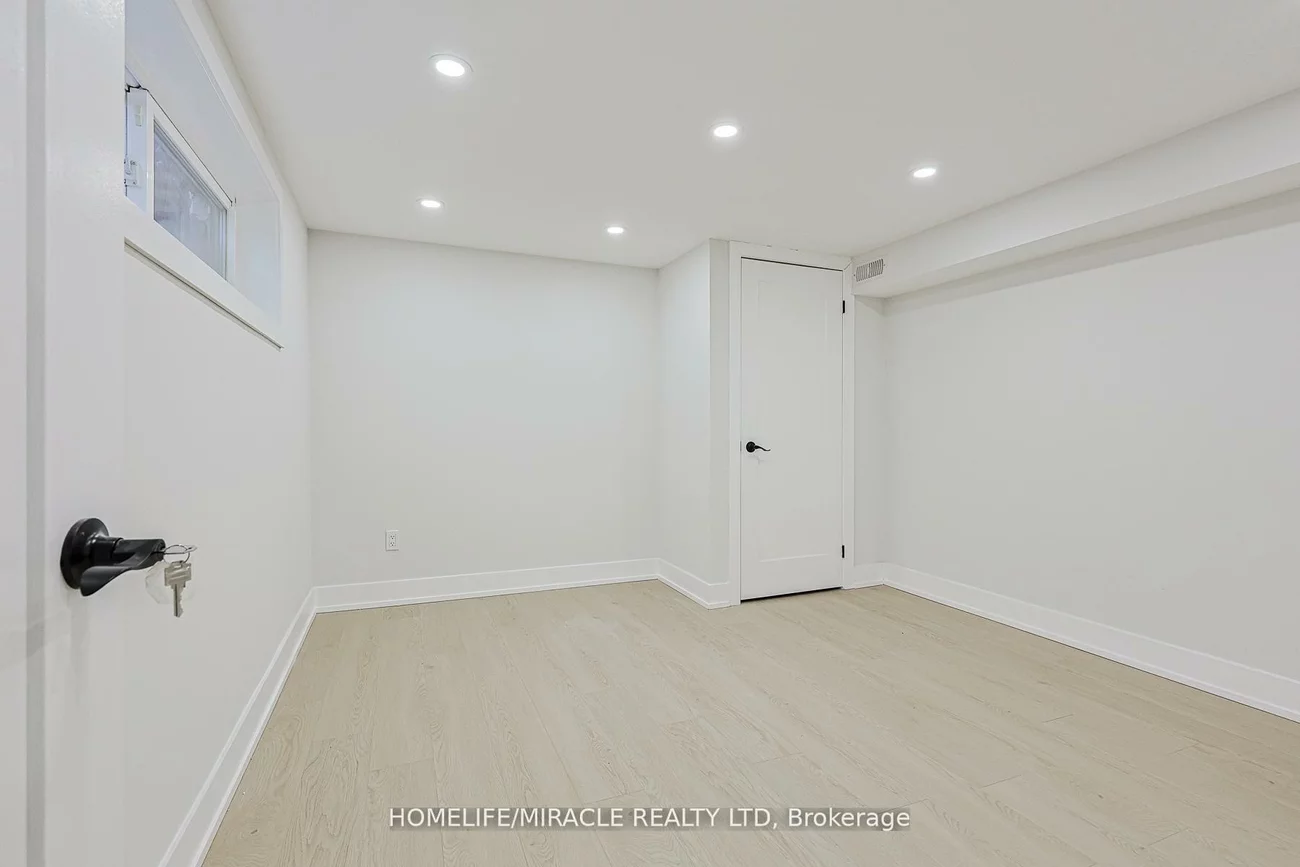22, Arnprior, Bendale, Toronto