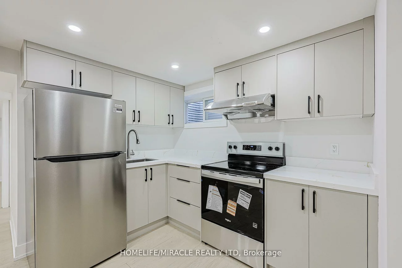 22, Arnprior, Bendale, Toronto