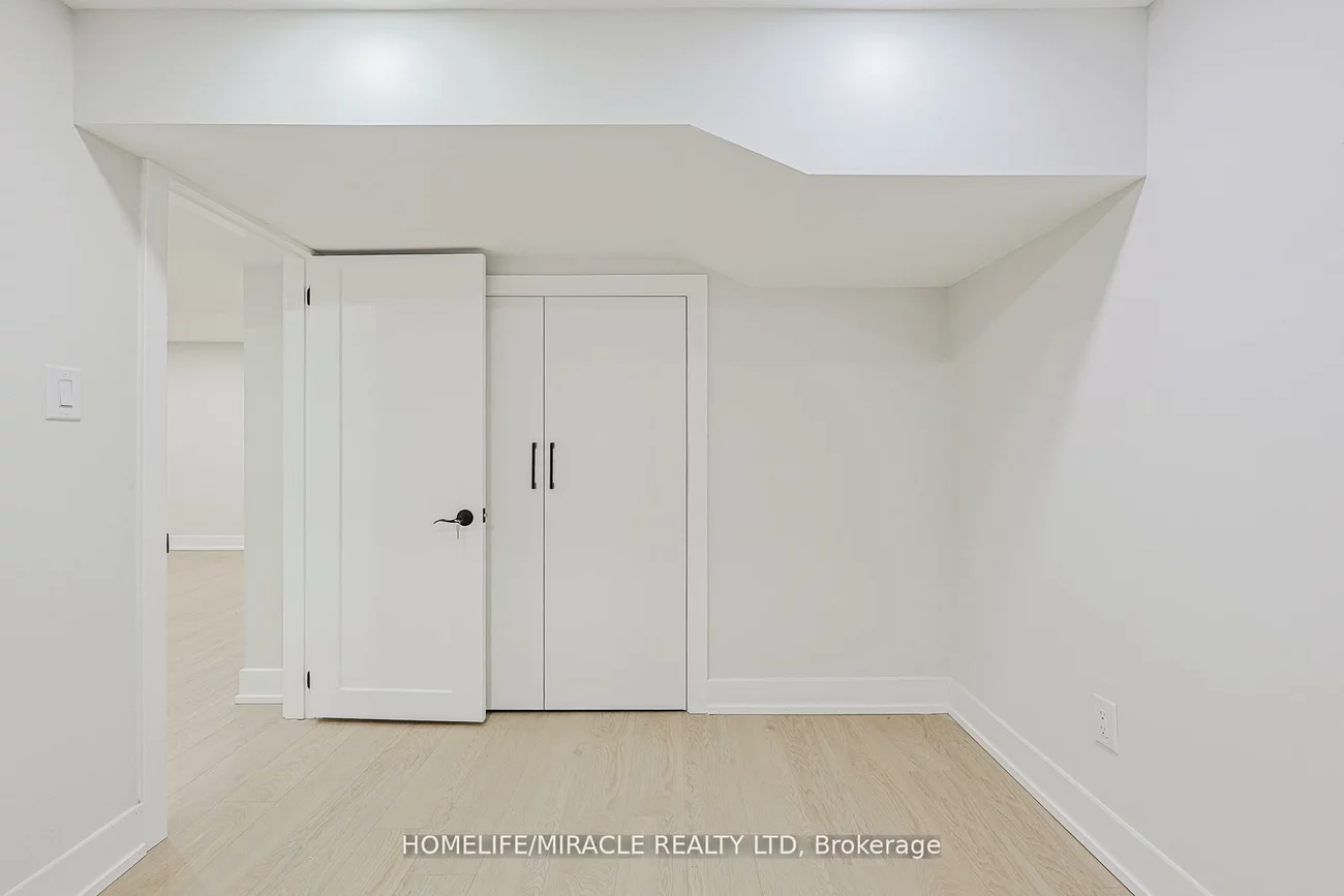 22, Arnprior, Bendale, Toronto